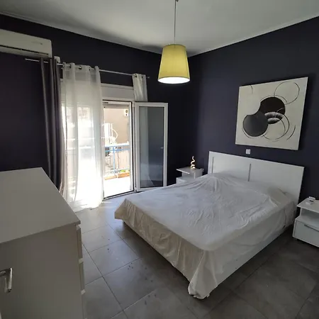 George Apartman Lutráki