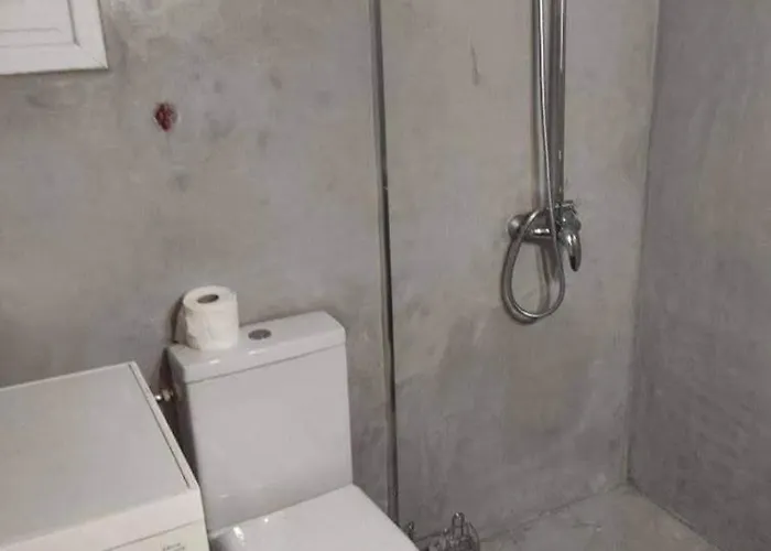 George * Λουτράκι